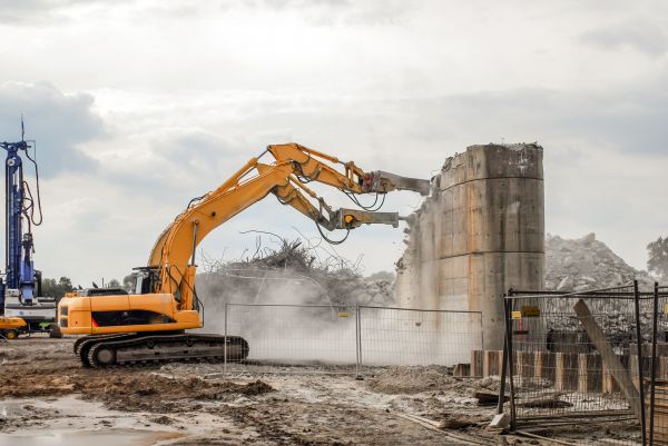 Silo Demolition in Elgin
